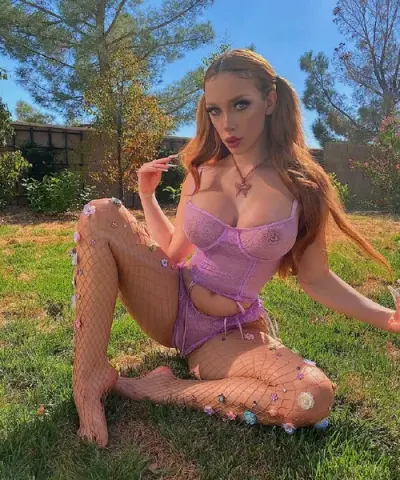 Potret Lacey Laid